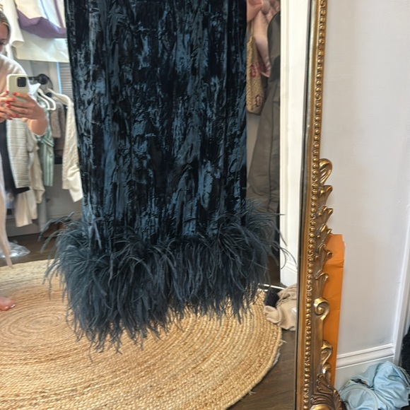 16Arlington Minelli Velvet Feather-Hem Midi Dress US 4 new with tags $1450 - Picture 5 of 12